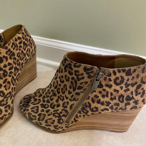 Lucky Brand Leopard Open Toe Wedge Ankle Boots - Picture 3 of 7